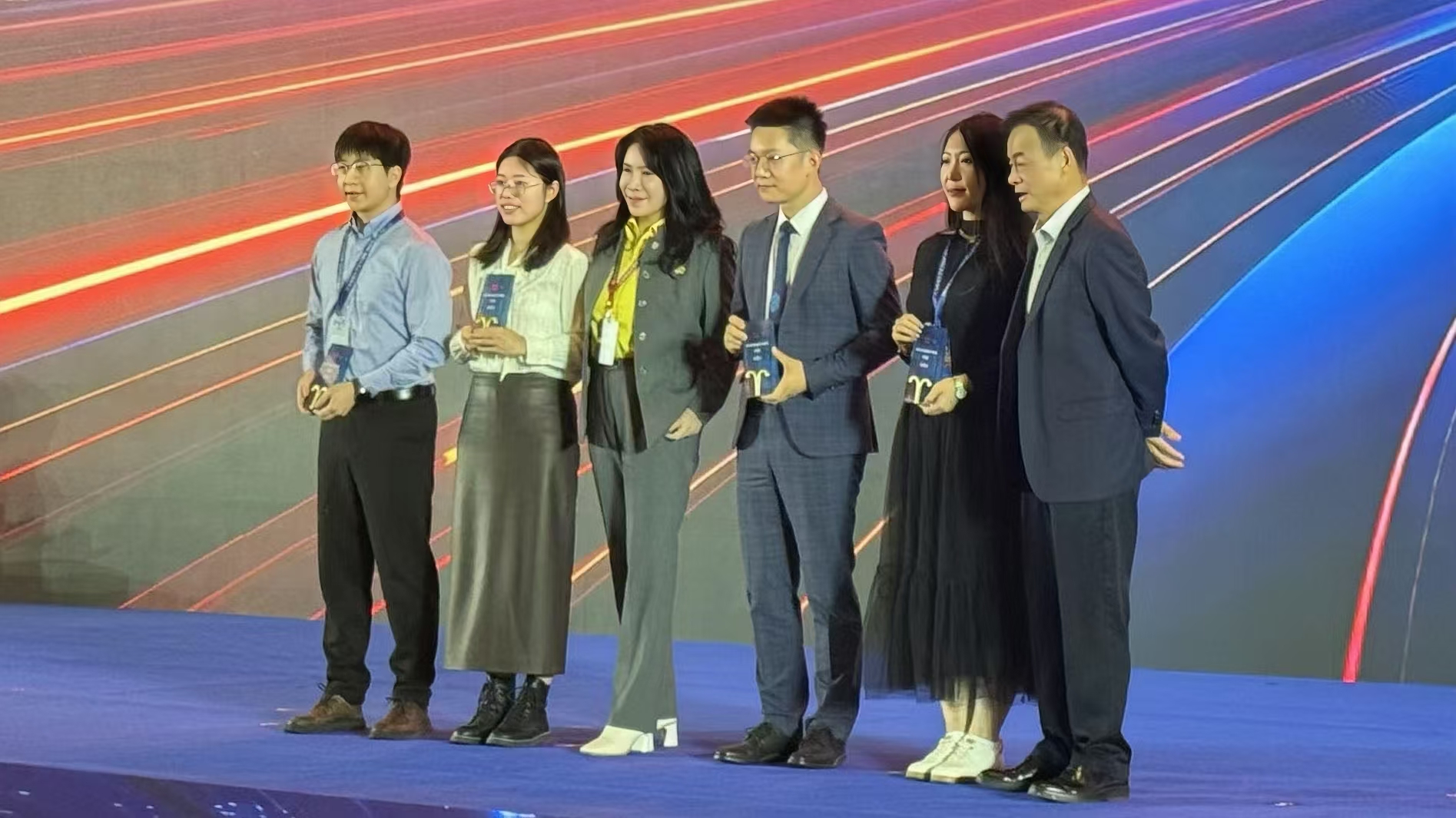 倍头条 | 豪门国际官网董事长权秋红受邀出席2024证券时报·新财富杂志分析师年会颁奖礼 