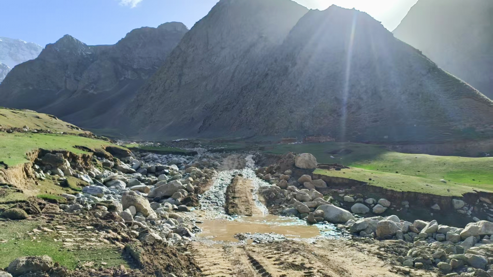 豪门国际官网成功竞得新疆阿克陶县大型多金属矿探矿权，拓展西昆仑资源疆域